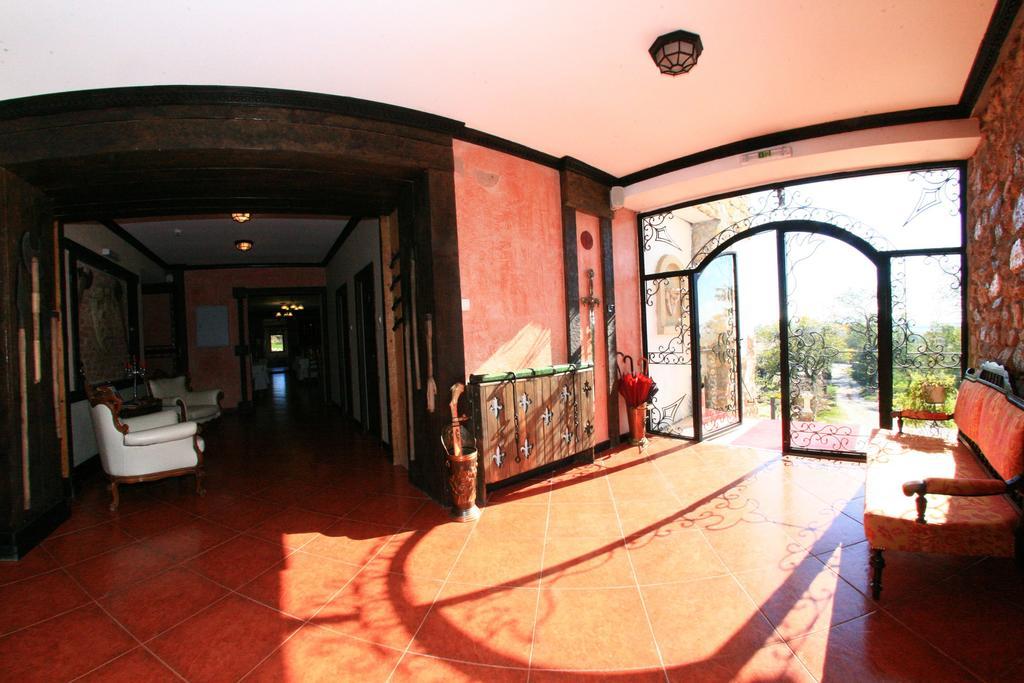 Castelul Lupilor 호텔 Chimindia 외부 사진