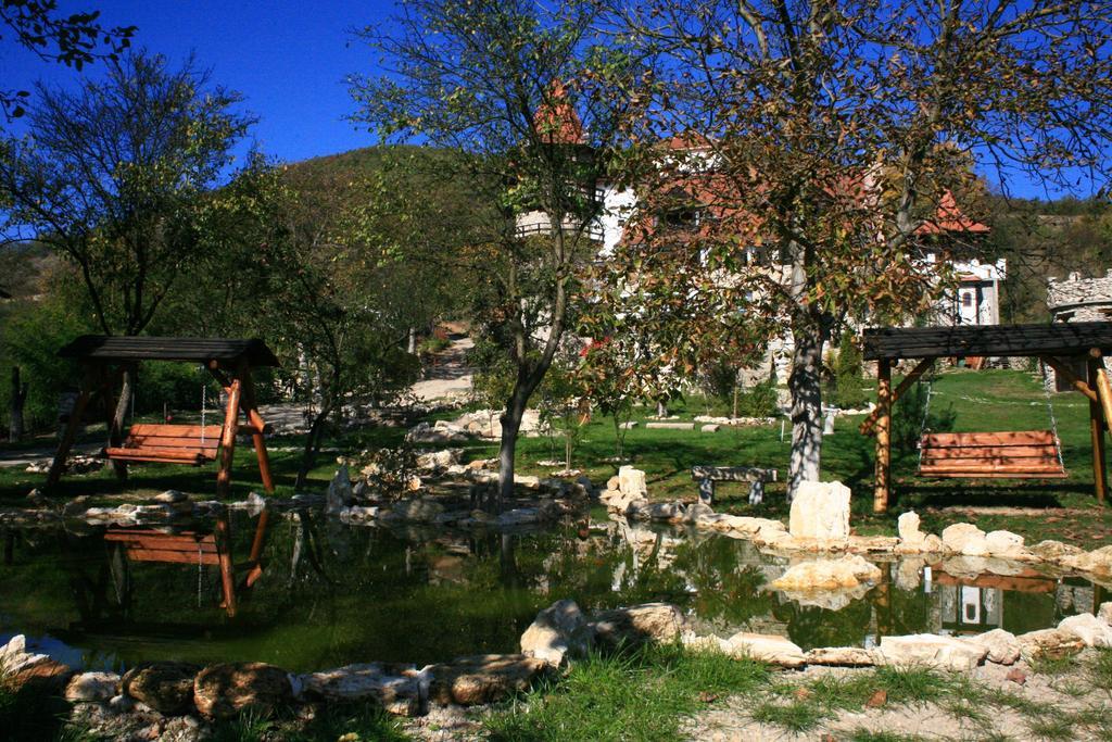 Castelul Lupilor 호텔 Chimindia 외부 사진